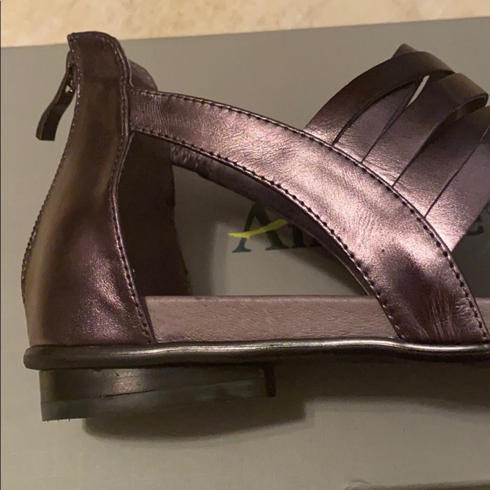 🆕NWT Antelope Metallic Sandals🆕 - Picture 7 of 13